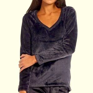 Ugg Women’s Black Fleece V Neck Pullover, Size XL